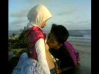 Bokep Hijab Gadis Aceh Ngentot Hot Pantai Memek Basah Ombak
