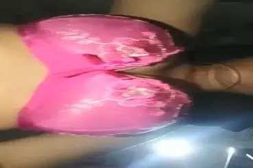 BH Pink Pamer Tete Gede di Balik Kain Tipis, Visual yang Tidak Butuh Pembukaan